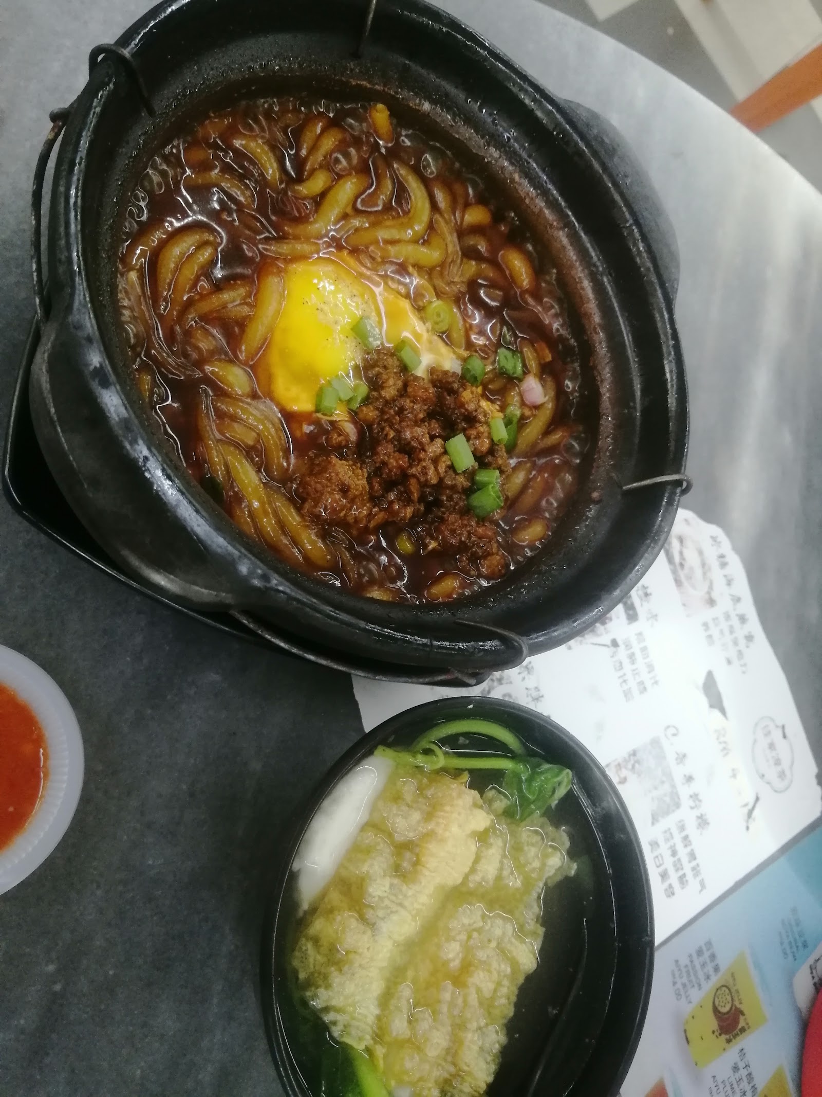 卤肉刀削面